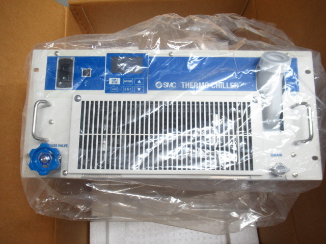 現状品 SMC HRR010-A-10-U 循環液温調装置サーモチラー ラックマウント 単相AC100/115V・AC200～230V HRR
