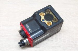 動作未確認 現状品 KEYENCE キーエンス SR-1000 オートフォーカスコードリーダ 2017年製