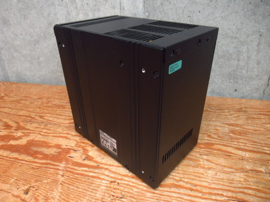 オムロン FH-2050 筐体側面および銘板ラベル