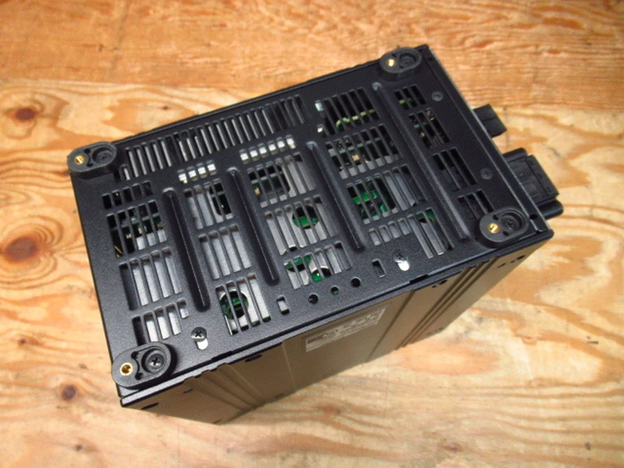 オムロン FH-2050 筐体底面・ゴム足設置部