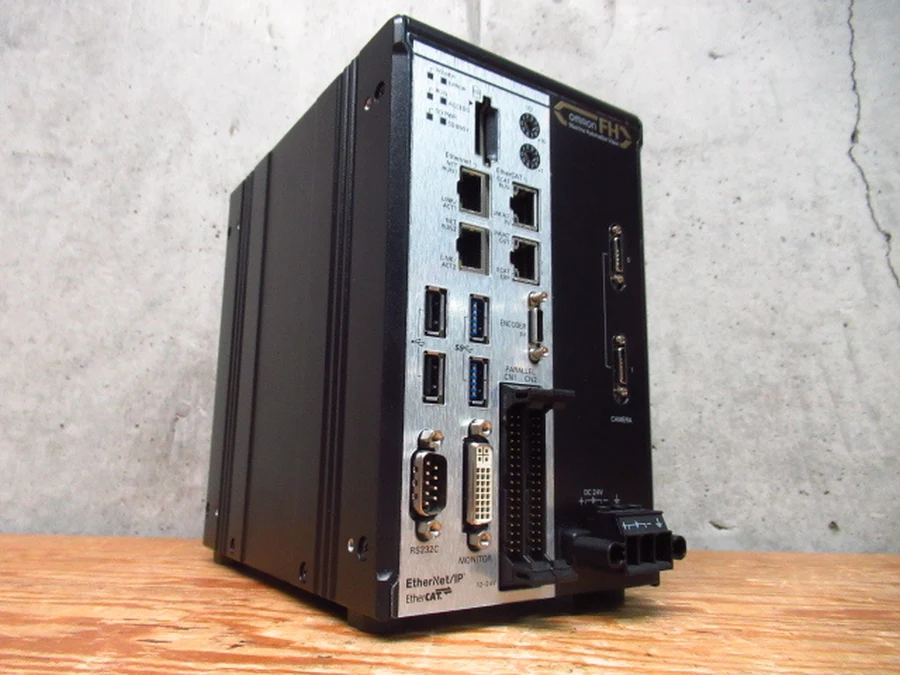 オムロン 画像処理システム コントローラ FH-2050 本体斜め正面