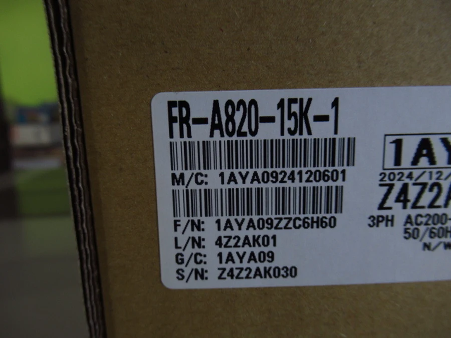 三菱電機 FR-A820-15K-1 元箱型番銘板・製造年月2024/12・シリアルZ4Z2AK030