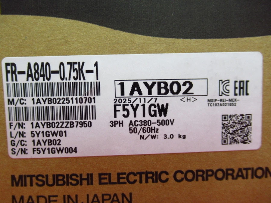 三菱電機 FR-A840-0.75K-1 元箱側面管理ラベル・2025年11月製造印字