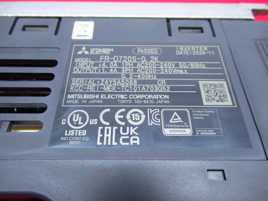 三菱電機 FR-D720S-0.2K 本体側面銘板ラベル・定格入出力・規格認証