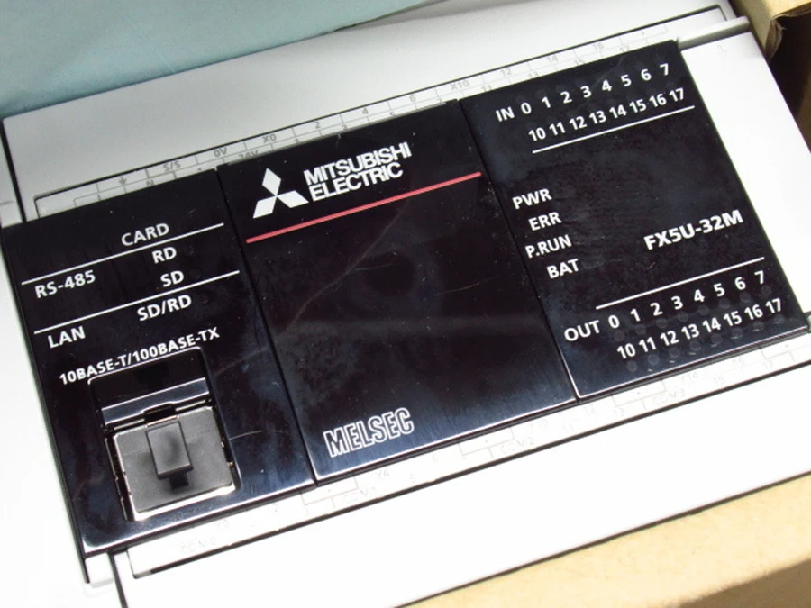三菱電機 FX5U-32MR/ES 本体正面パネル・インジケータ・通信ポート