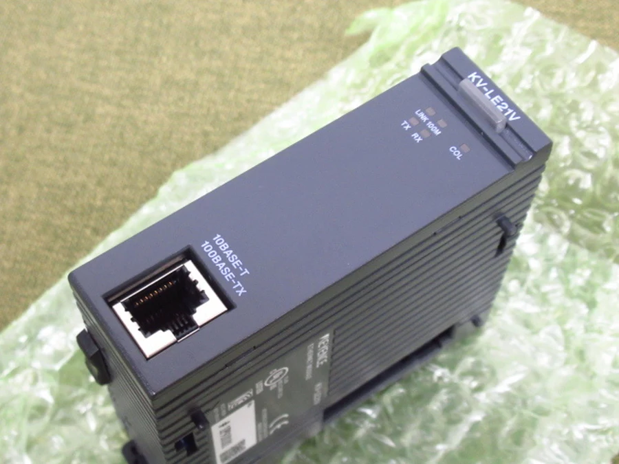 KEYENCE KV-LE21V Ethernetポート（RJ-45）およびLEDインジケータ