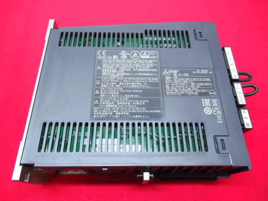 三菱電機 MR-J4-100B 本体側面定格銘板