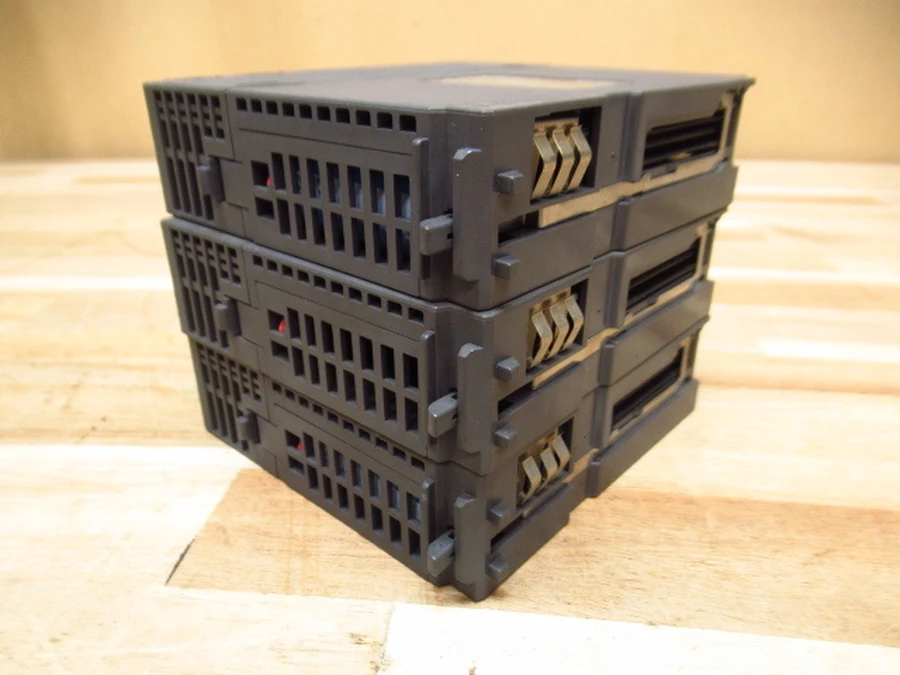 三菱電機 Q02CPU / Q02HCPU 背面バスコネクタ・ベース固定爪コンディション