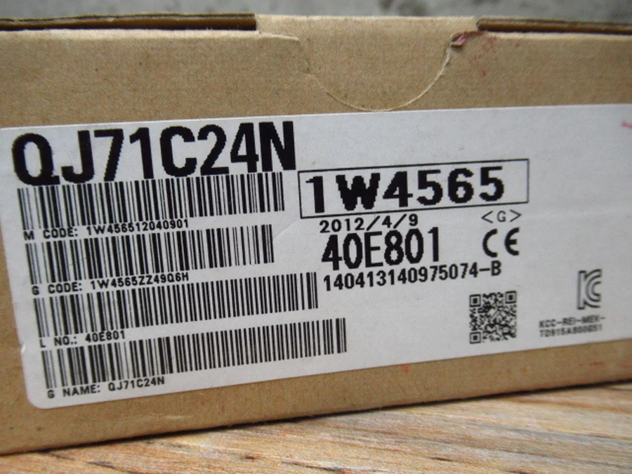 三菱電機 QJ71C24N 型番・製造情報ラベル