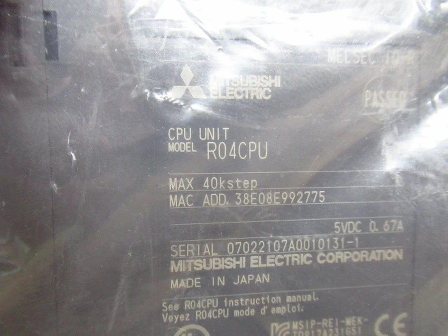 三菱電機 R04CPU 本体側面型番・定格銘板