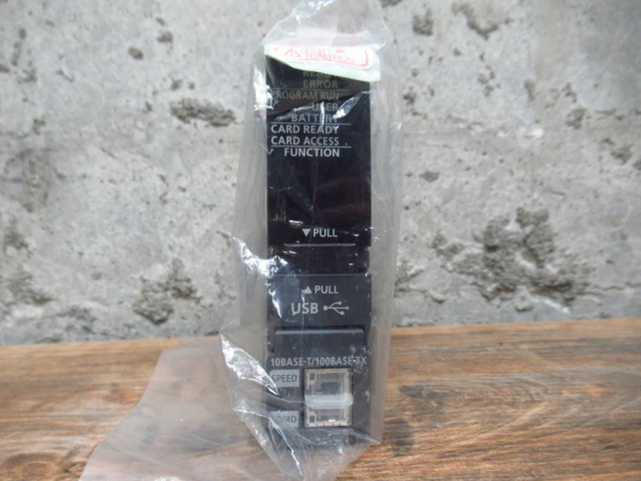 三菱電機 R04CPU フロントパネル・接続ポート部