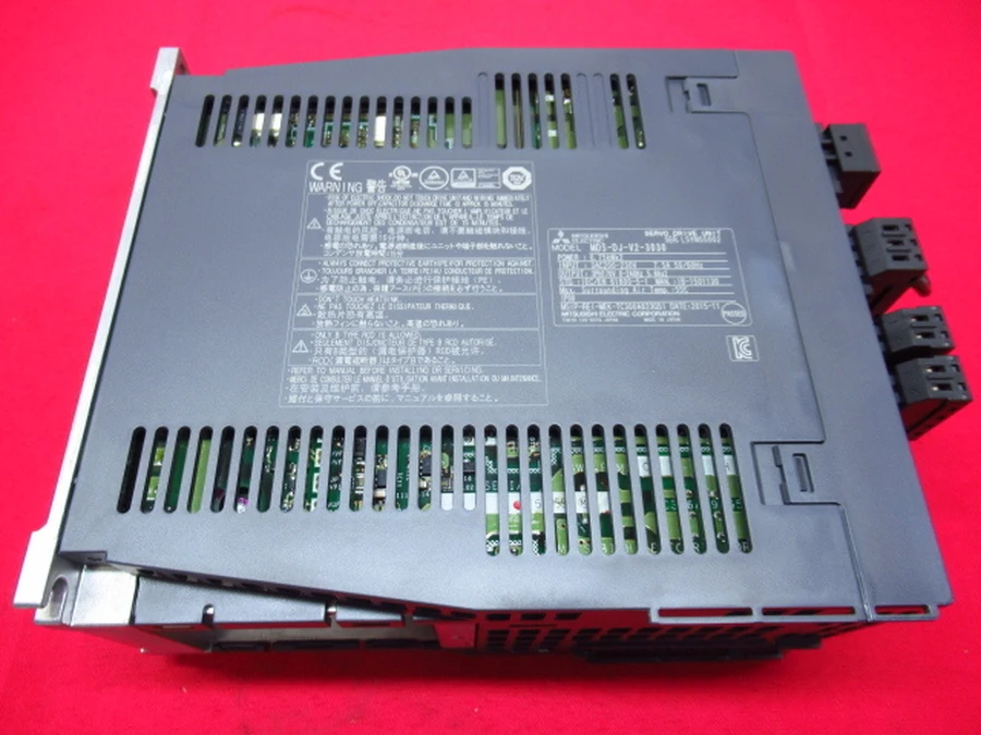 三菱電機 MDS-DJ-V2-3030 側面外観・仕様銘板
