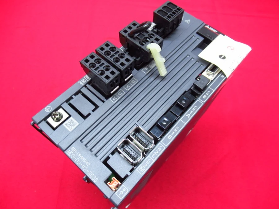 三菱電機 MDS-DJ-V2-3030 上部・端子接続部・通信ポート