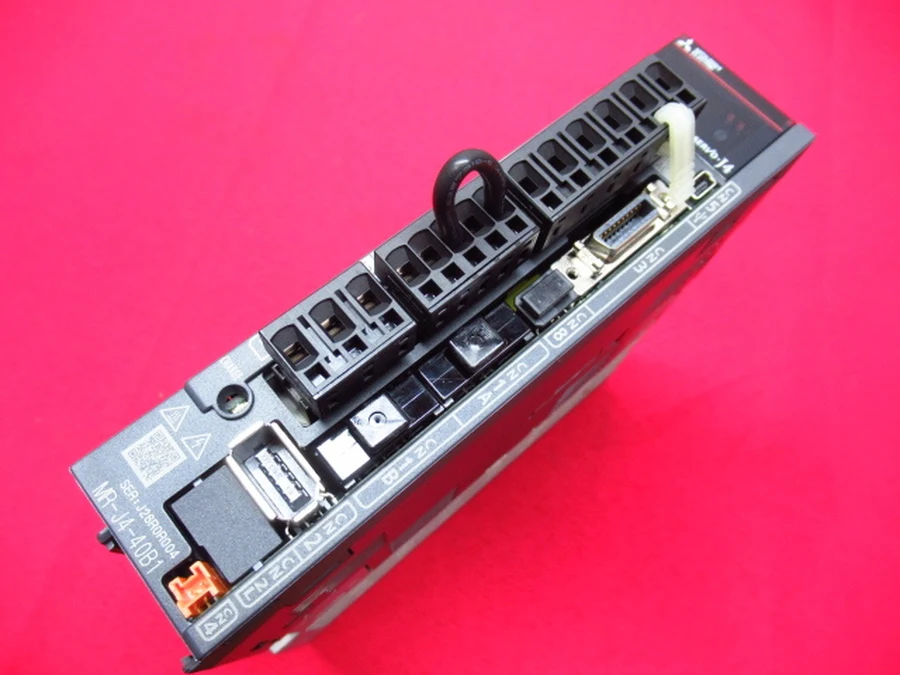 三菱電機 MR-J4-40B1 前面各種コネクタ・端子台