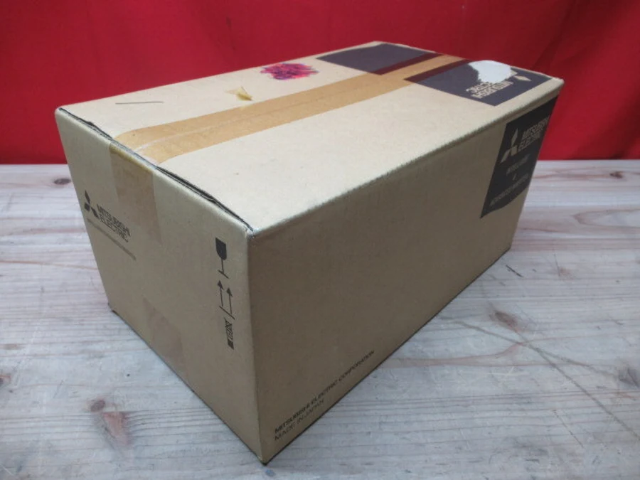 三菱電機 FR-A820-3.7K-1-GF 外箱側面コンディション