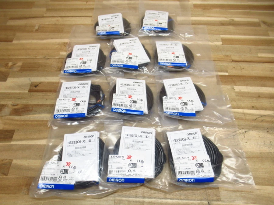 オムロン E2E-X2D1-N 未使用近接センサ まとめて並べた外観