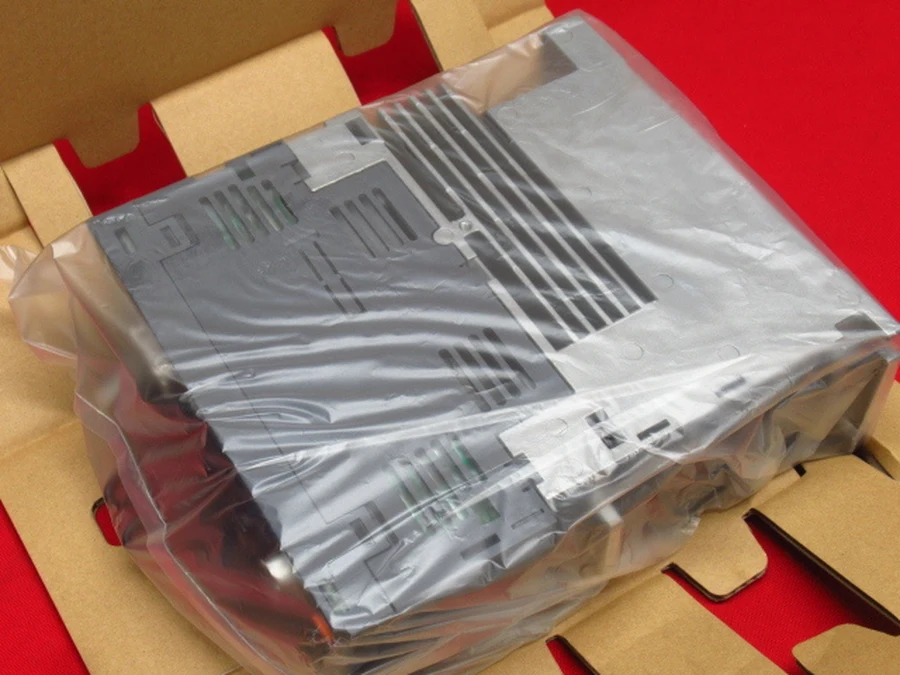 三菱電機 MR-J4-70B 本体内装ビニール保護状態